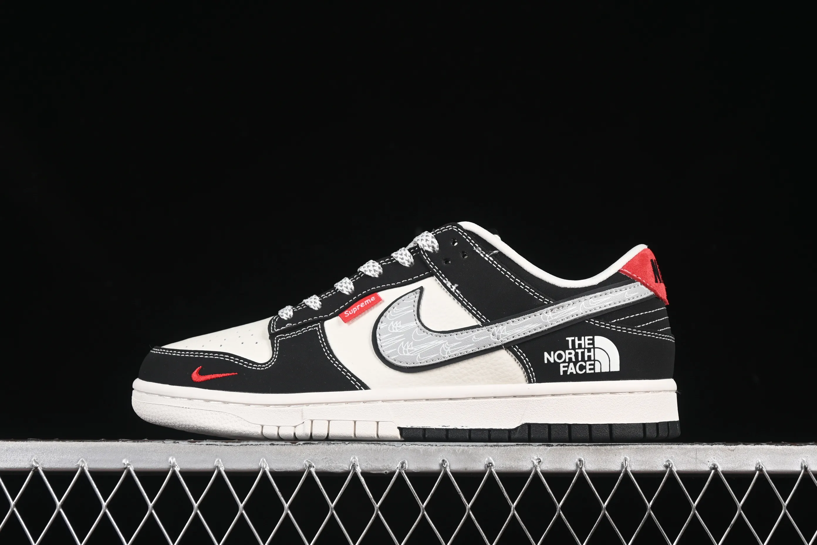 All categories Nk SB Dunk Series Nk SB Dunk Low High-end customization Low-top sneakers Nike SB Dunk Low North Face x Sup tripartite joint series Sketch gray hook Anniversary high-end customization Low-top casual sneakers CS1688-105